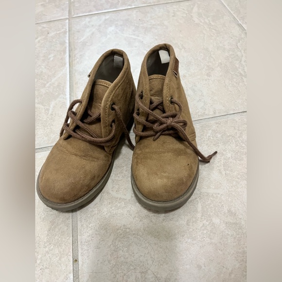 Old Navy Sueded Desert Boots For Toddler - Picture 9 of 10